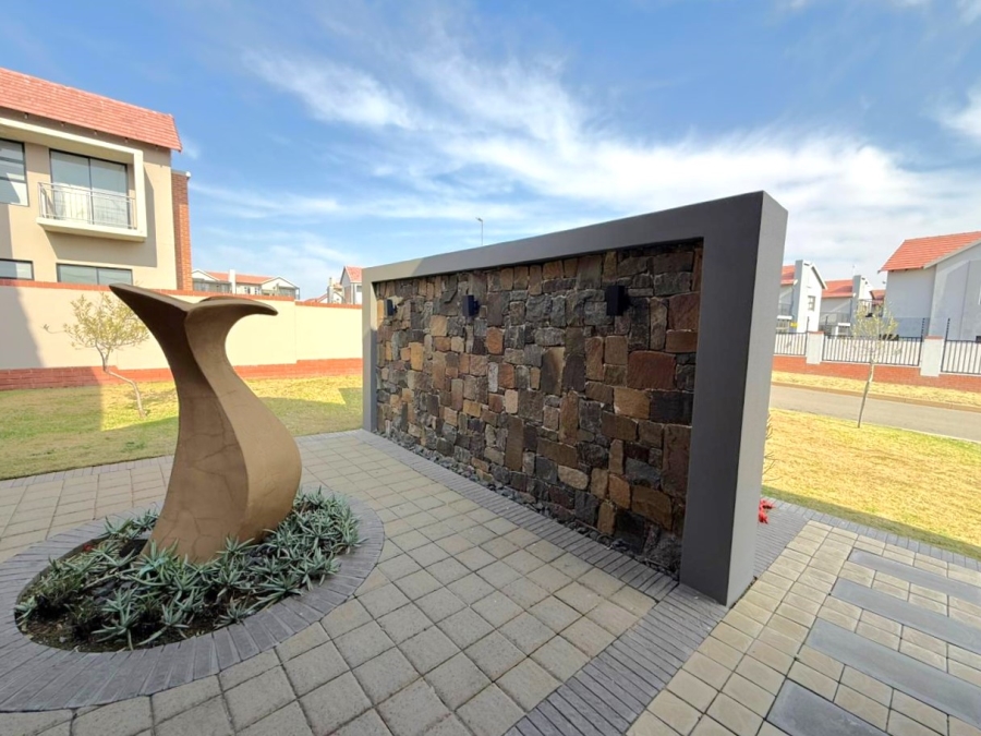 To Let 4 Bedroom Property for Rent in Wild Olive Estate Free State